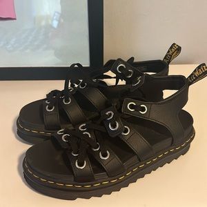 BLACK LEATHER PLATFORM DR MARTENS SANDALS UK9
